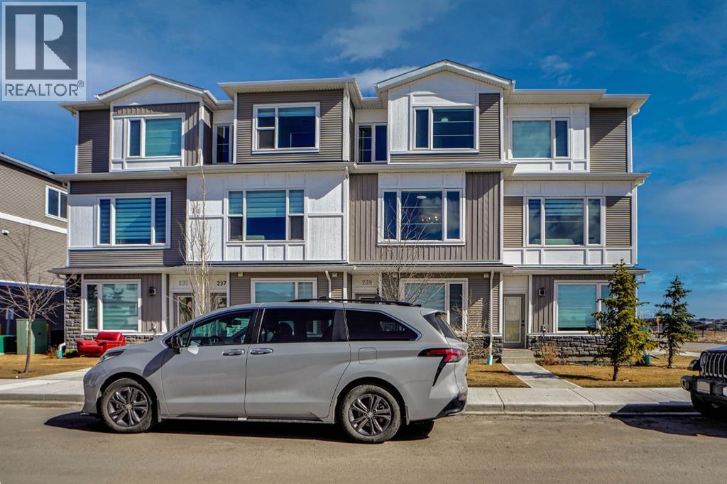 Single Family House for Sale in  Saddlepeace Crescent NE Saddle Ridge Calgary 