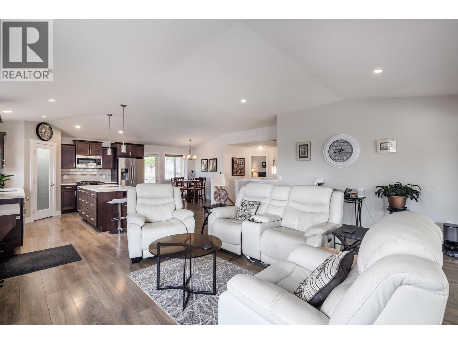 3042 Glenrosa Road - 3