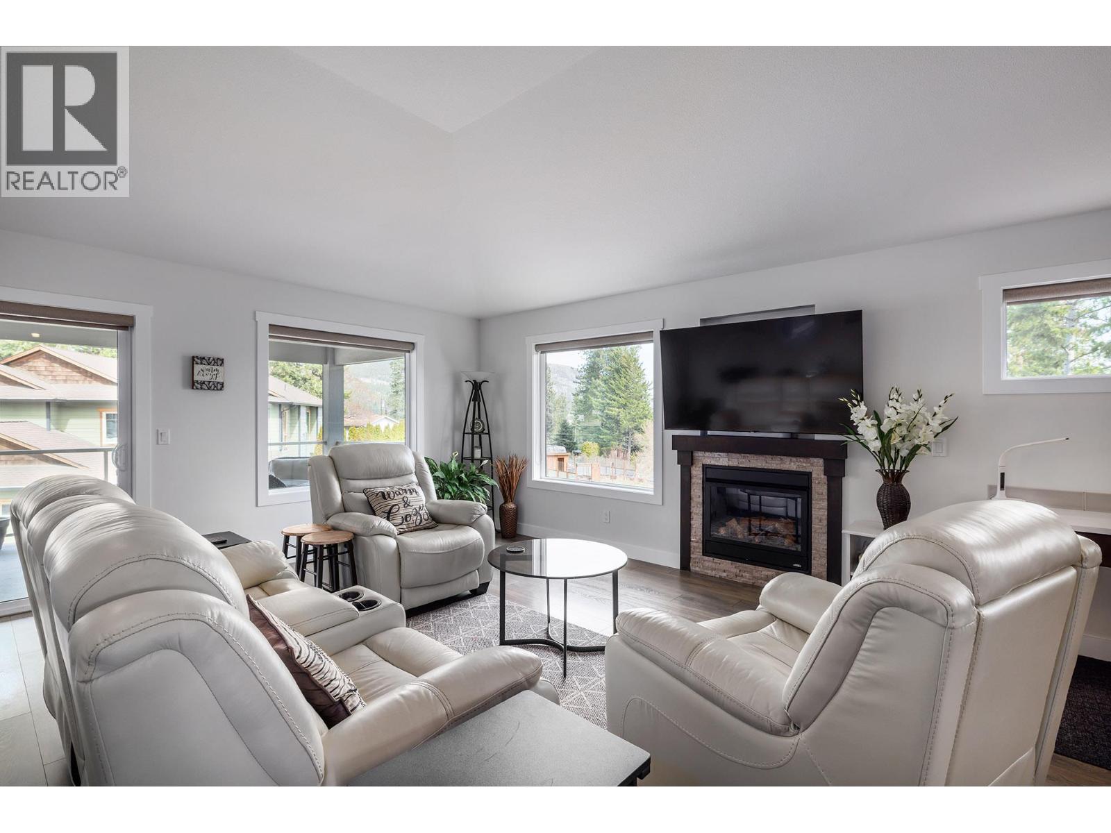 3042 Glenrosa Road - 2