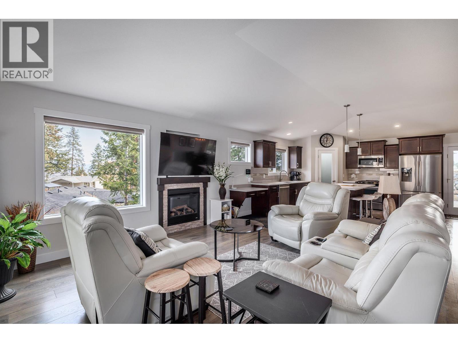 3042 Glenrosa Road, West Kelowna