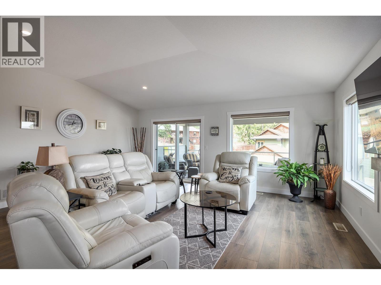 3042 Glenrosa Road - 4