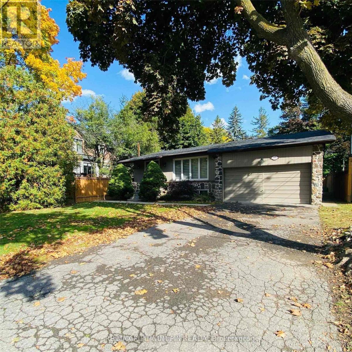 15 WHITELOCK CRESCENT