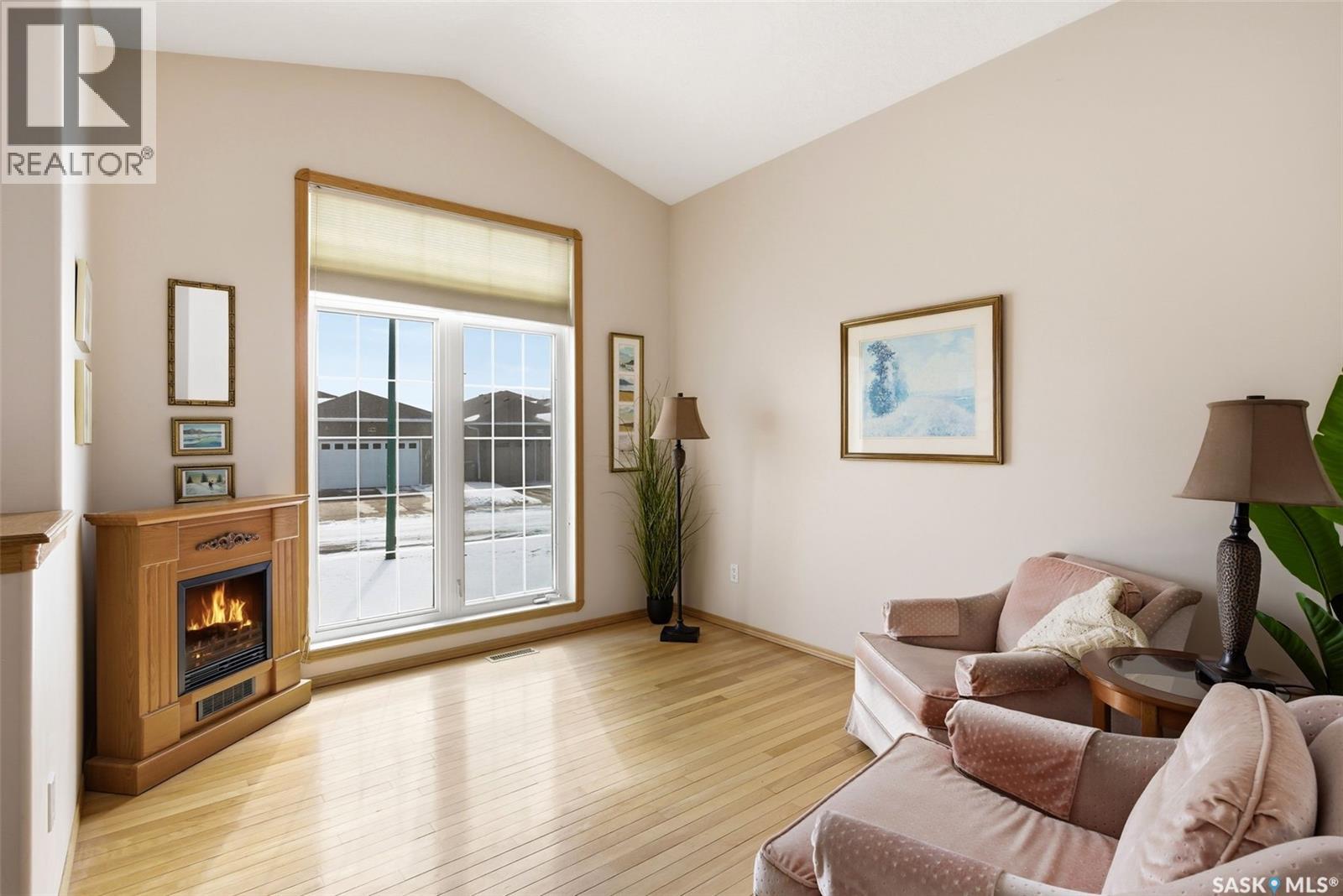 Single Family House Bi-level for Sale in  St James CRESCENT Regina 