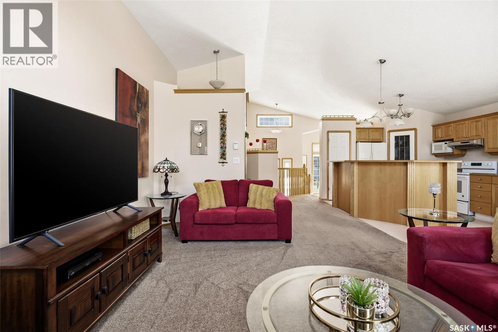 Single Family House Bi-level for Sale in  St James CRESCENT Regina 