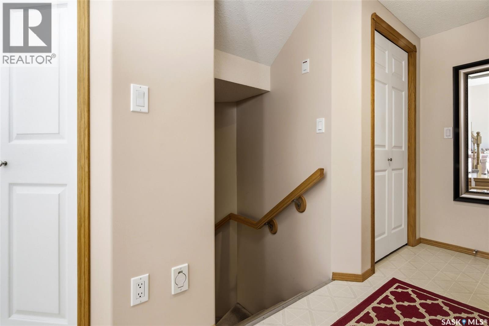 Single Family House Bi-level for Sale in  St James CRESCENT Regina 