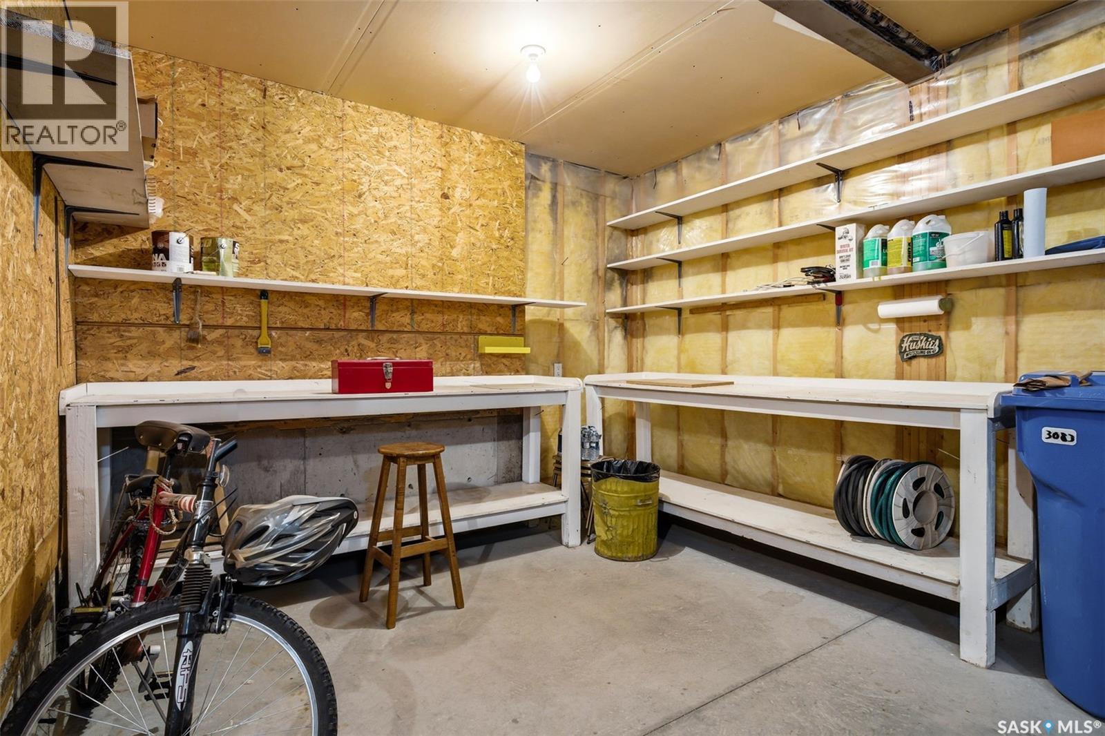 Single Family House Bi-level for Sale in  St James CRESCENT Regina 