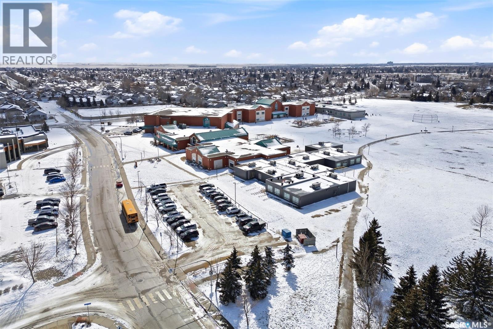 Single Family House Bi-level for Sale in  St James CRESCENT Regina 