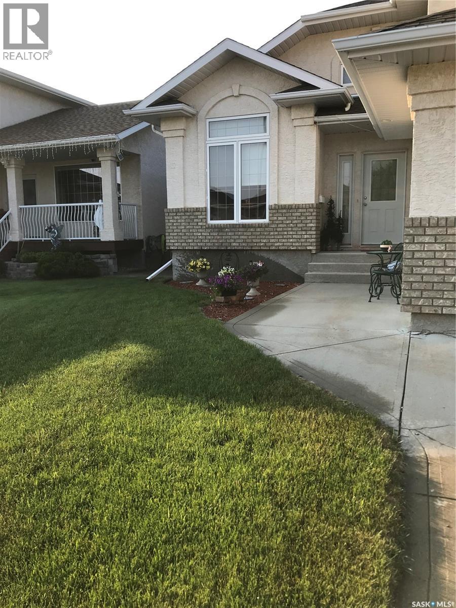 Single Family House Bi-level for Sale in  St James CRESCENT Regina 