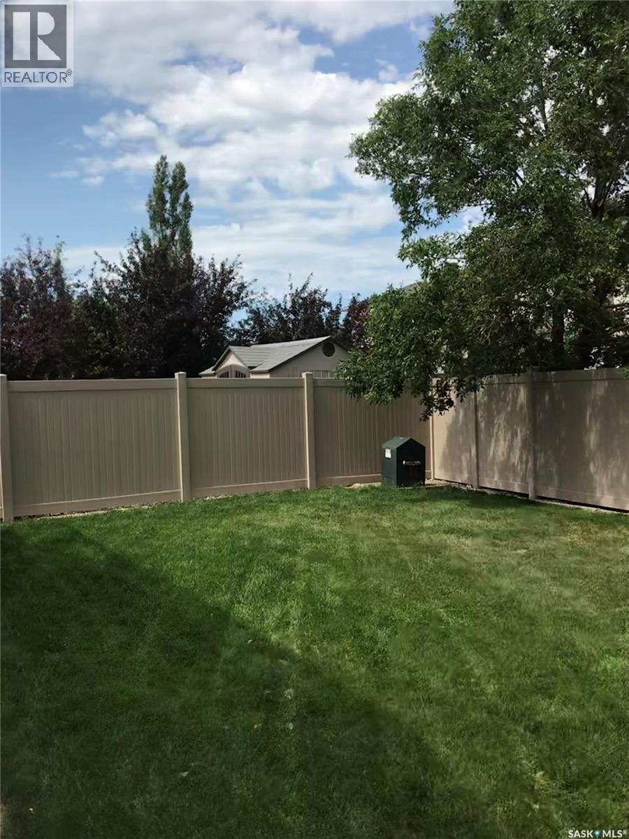 Single Family House Bi-level for Sale in  St James CRESCENT Regina 