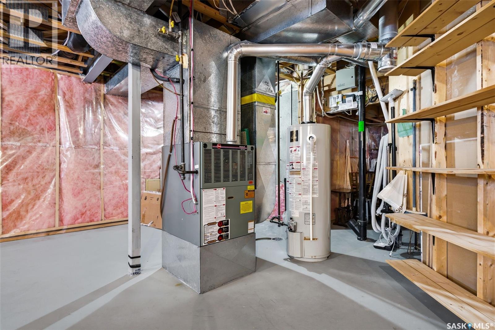 Single Family House Bi-level for Sale in  St James CRESCENT Regina 