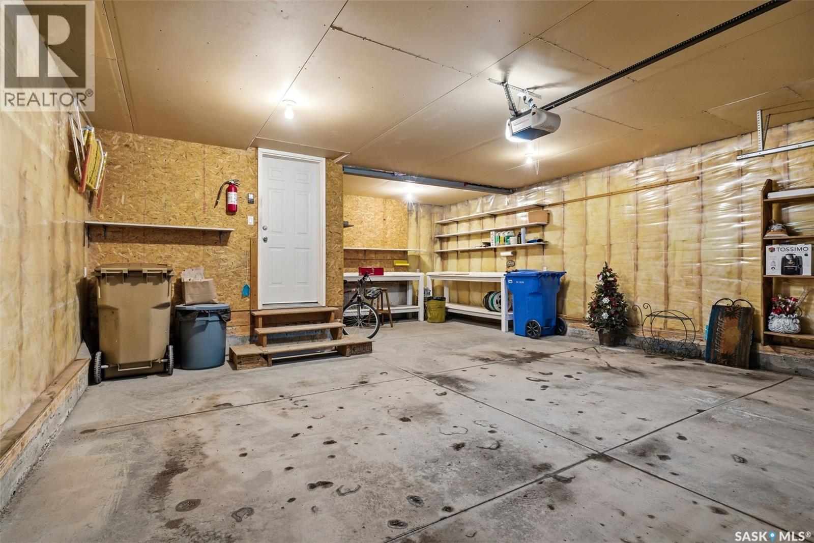 Single Family House Bi-level for Sale in  St James CRESCENT Regina 