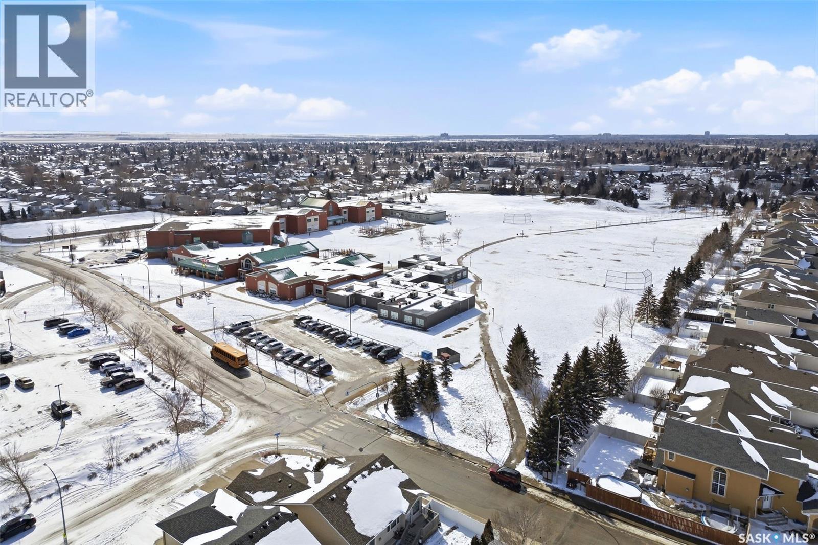 Single Family House Bi-level for Sale in  St James CRESCENT Regina 