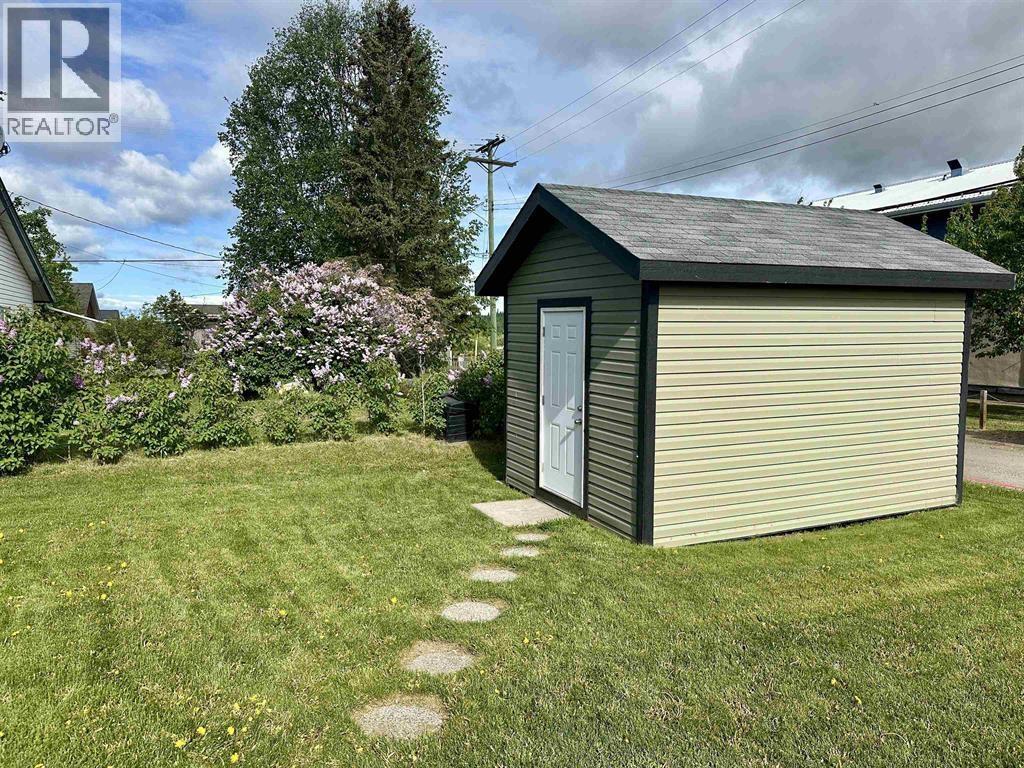 271 OMINECA STREET - 9