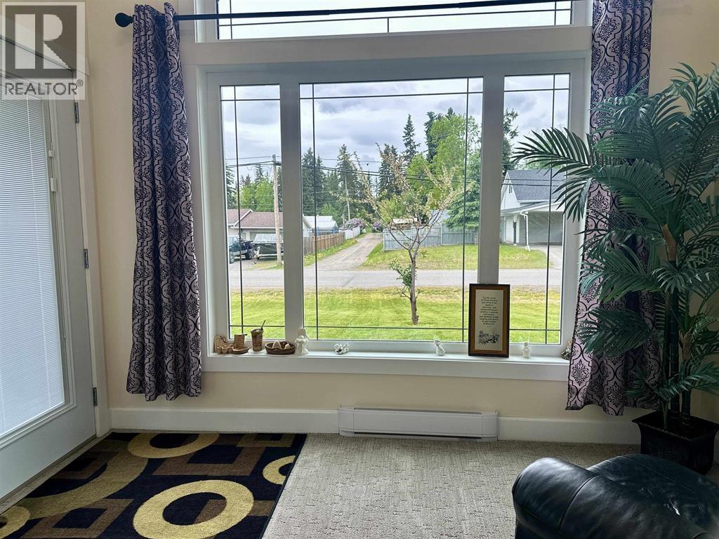 271 OMINECA STREET - 17