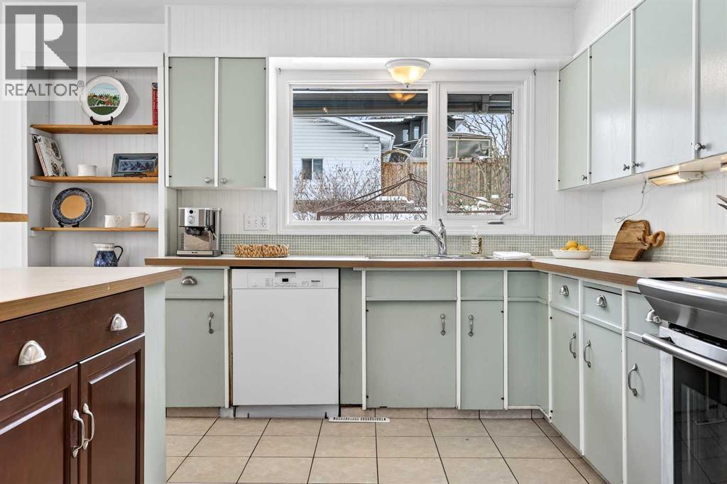 Single Family House 3 Level for Sale in  University Drive NW St Andrews Heights Calgary 