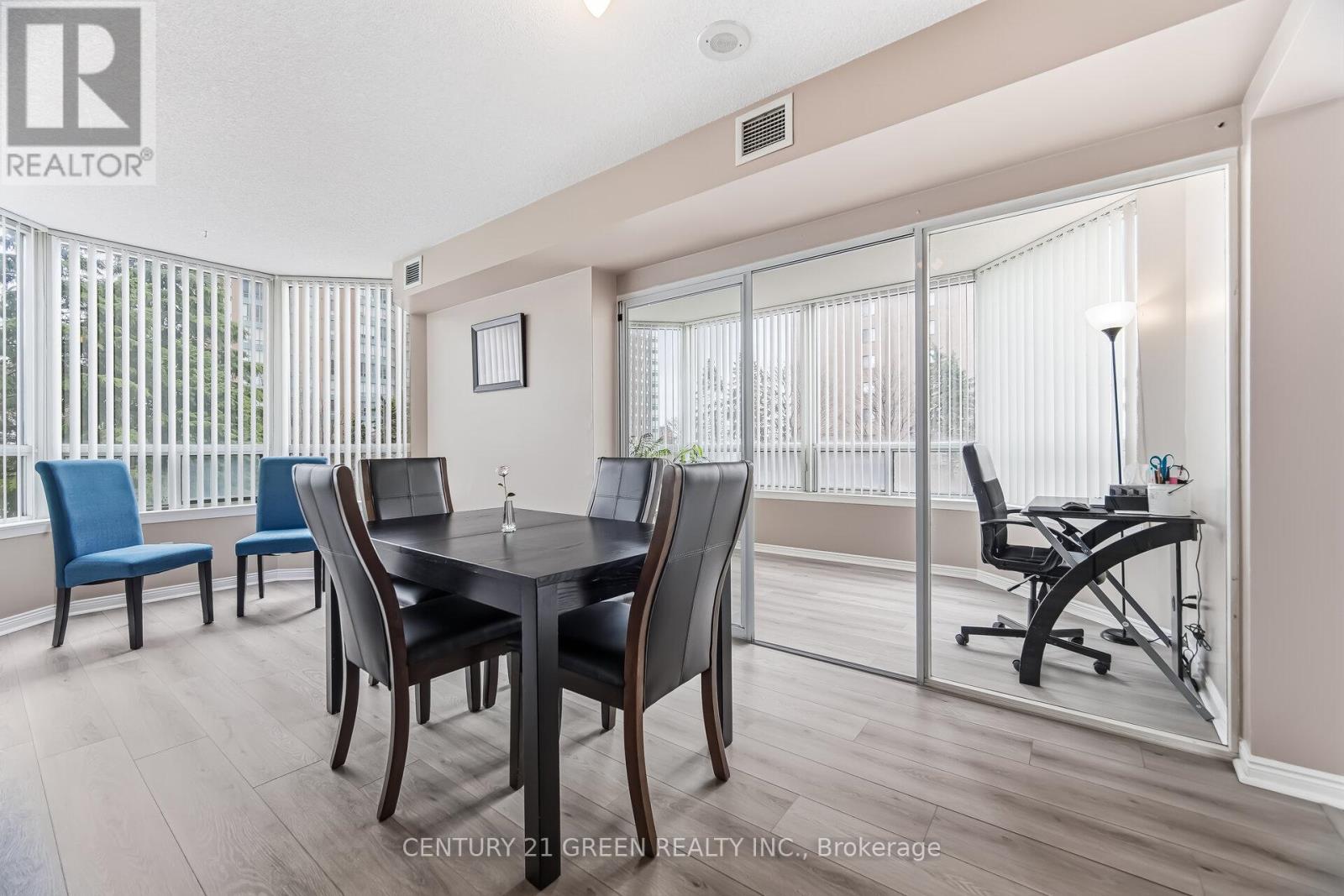 #203 135 HILLCREST AVENUE - 15