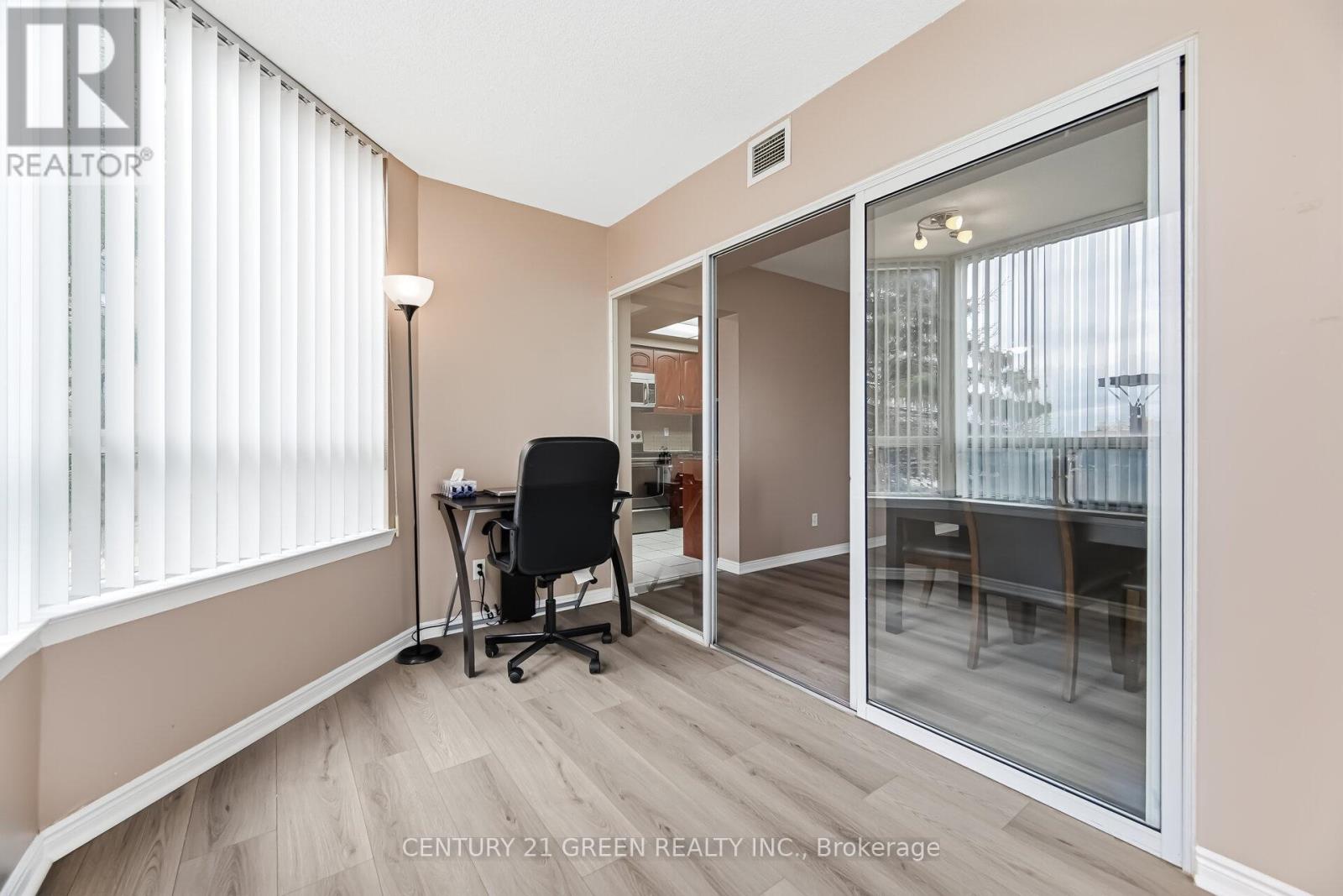 #203 135 HILLCREST AVENUE - 16
