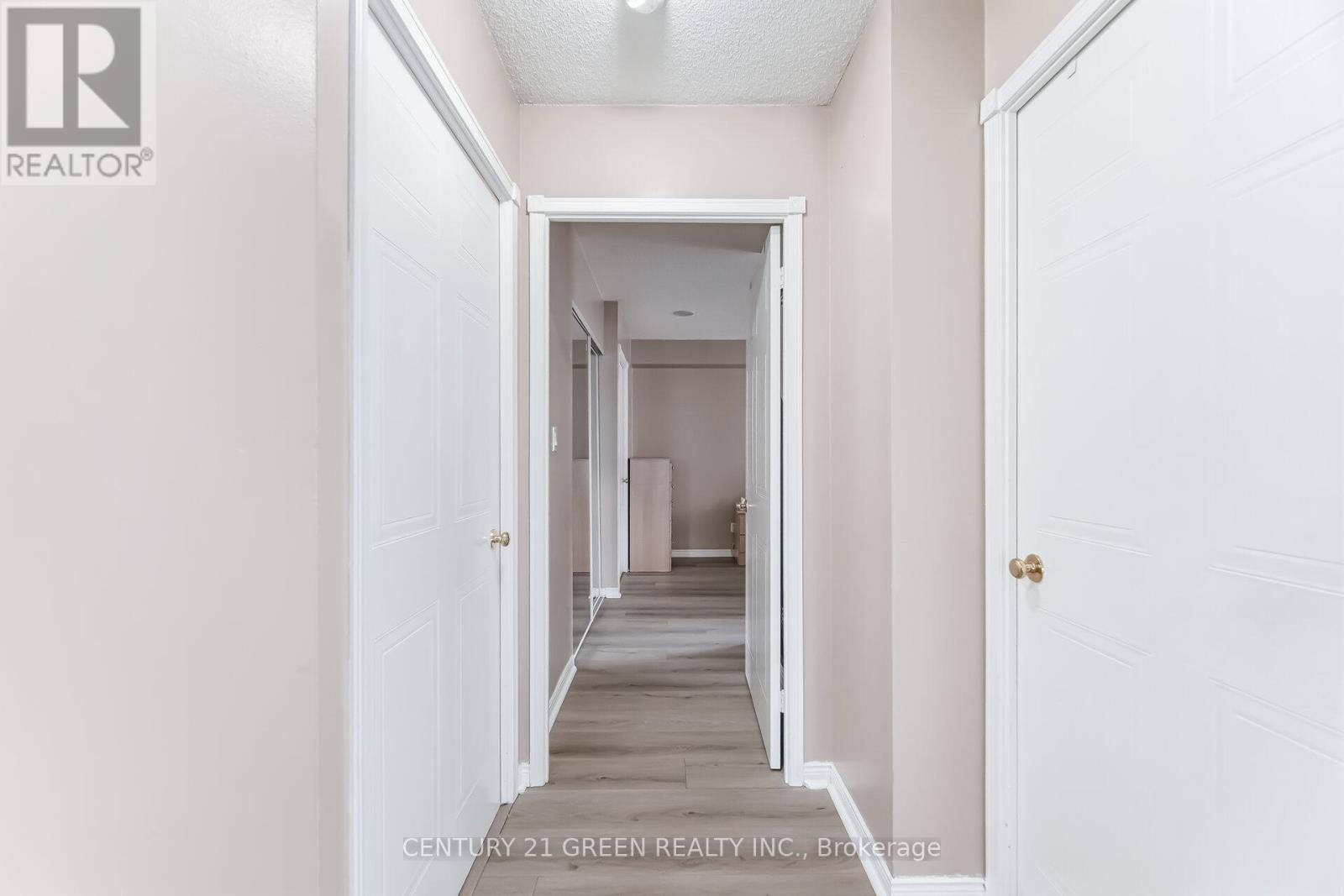 #203 135 HILLCREST AVENUE - 23