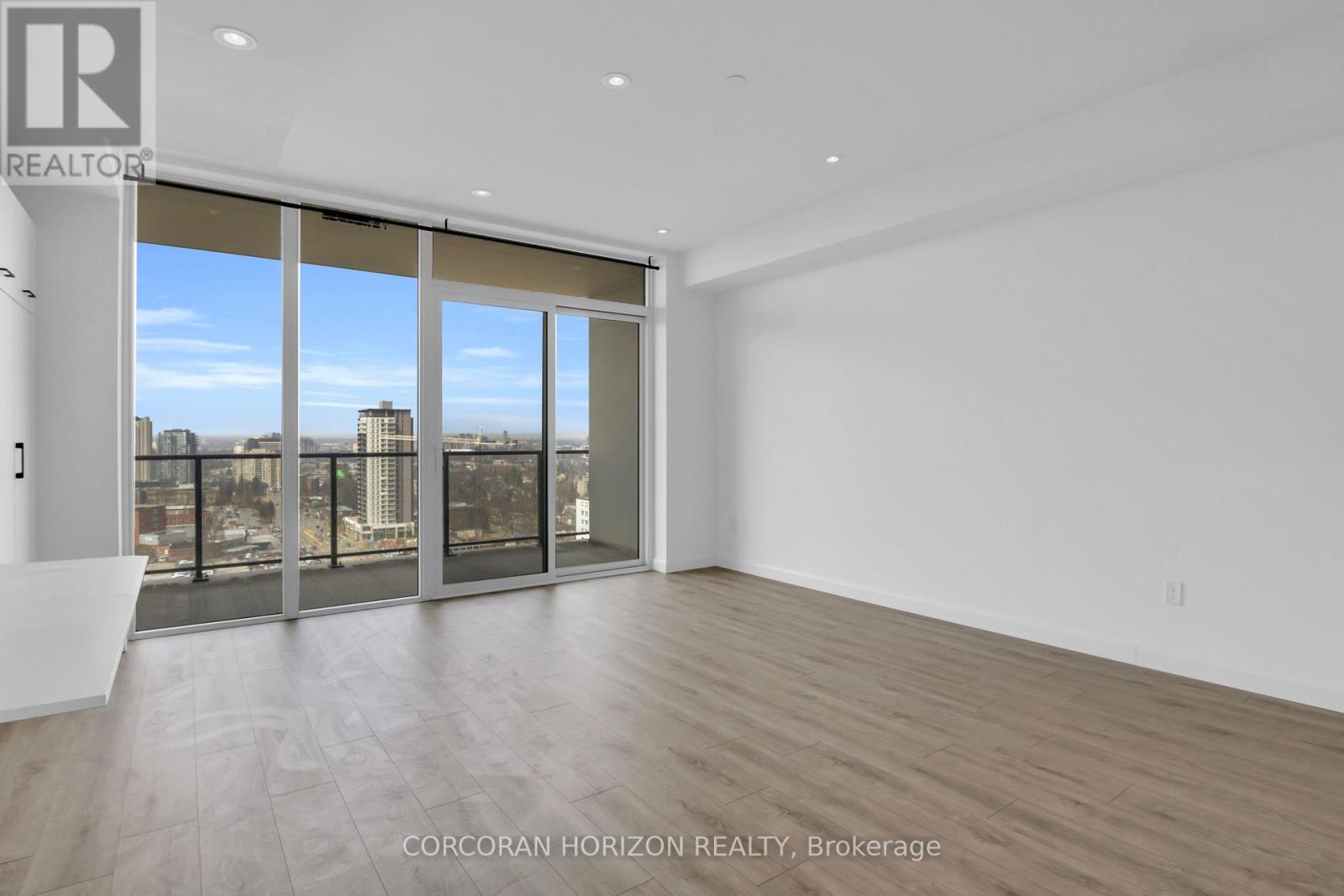 #1711 741 KING STREET - 10