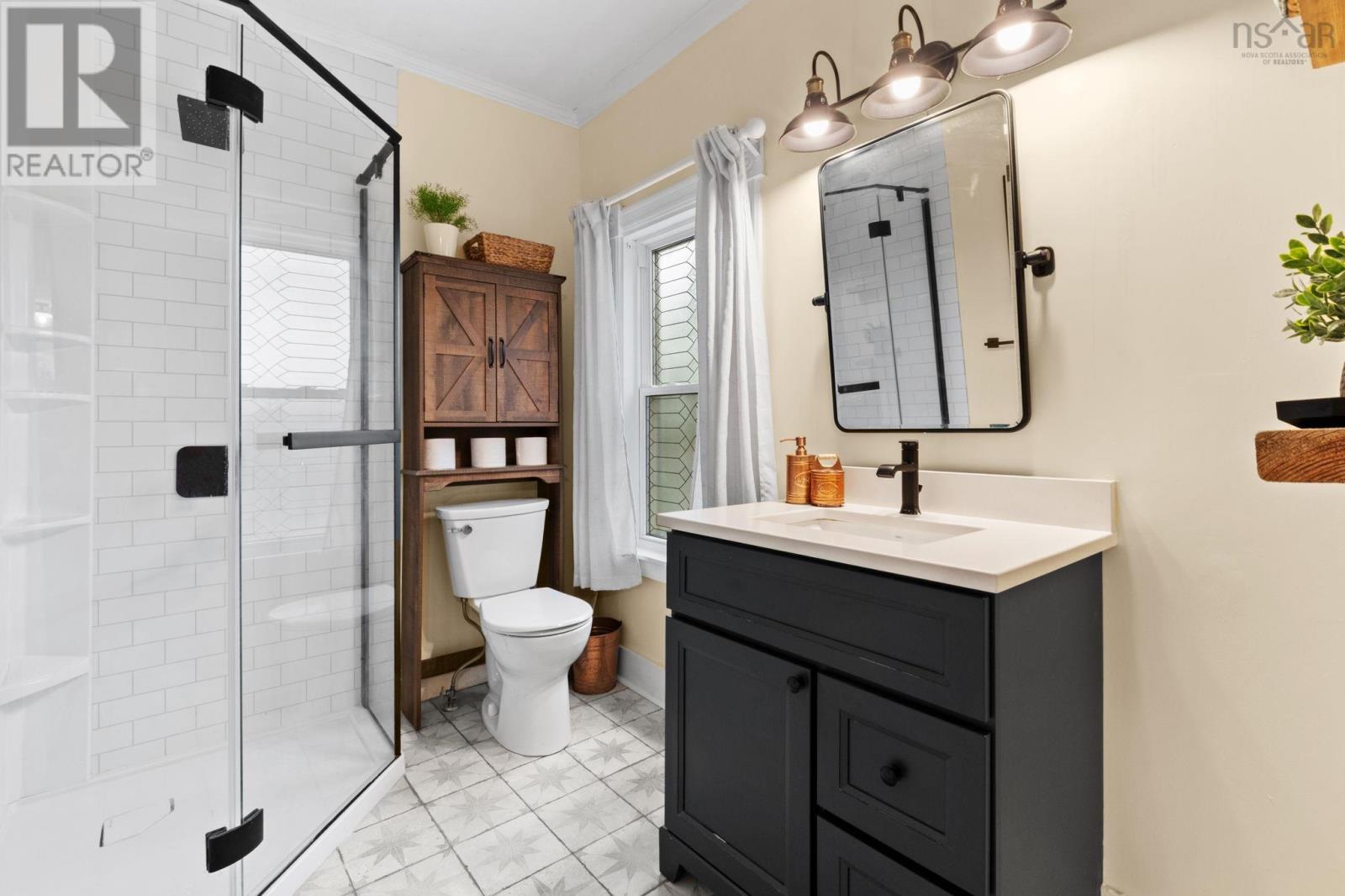 Property 28 of 40 of 493 360 Highway