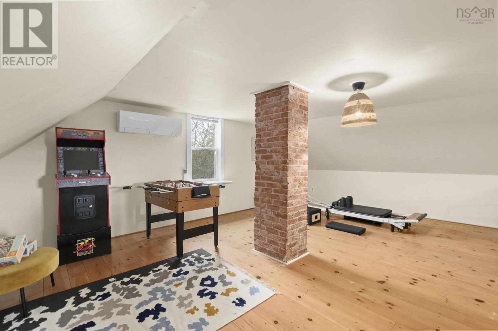 Single Family House for Sale in   Highway Somerset 