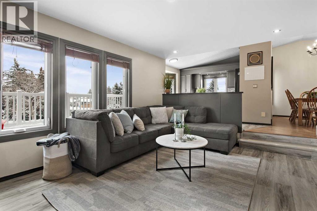 Single Family House for Sale in  Rivergreen Crescent SE Riverbend Calgary 