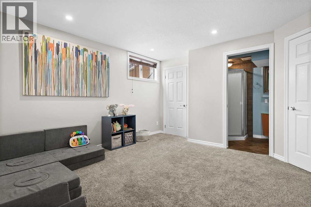 Single Family House for Sale in  Rivergreen Crescent SE Riverbend Calgary 