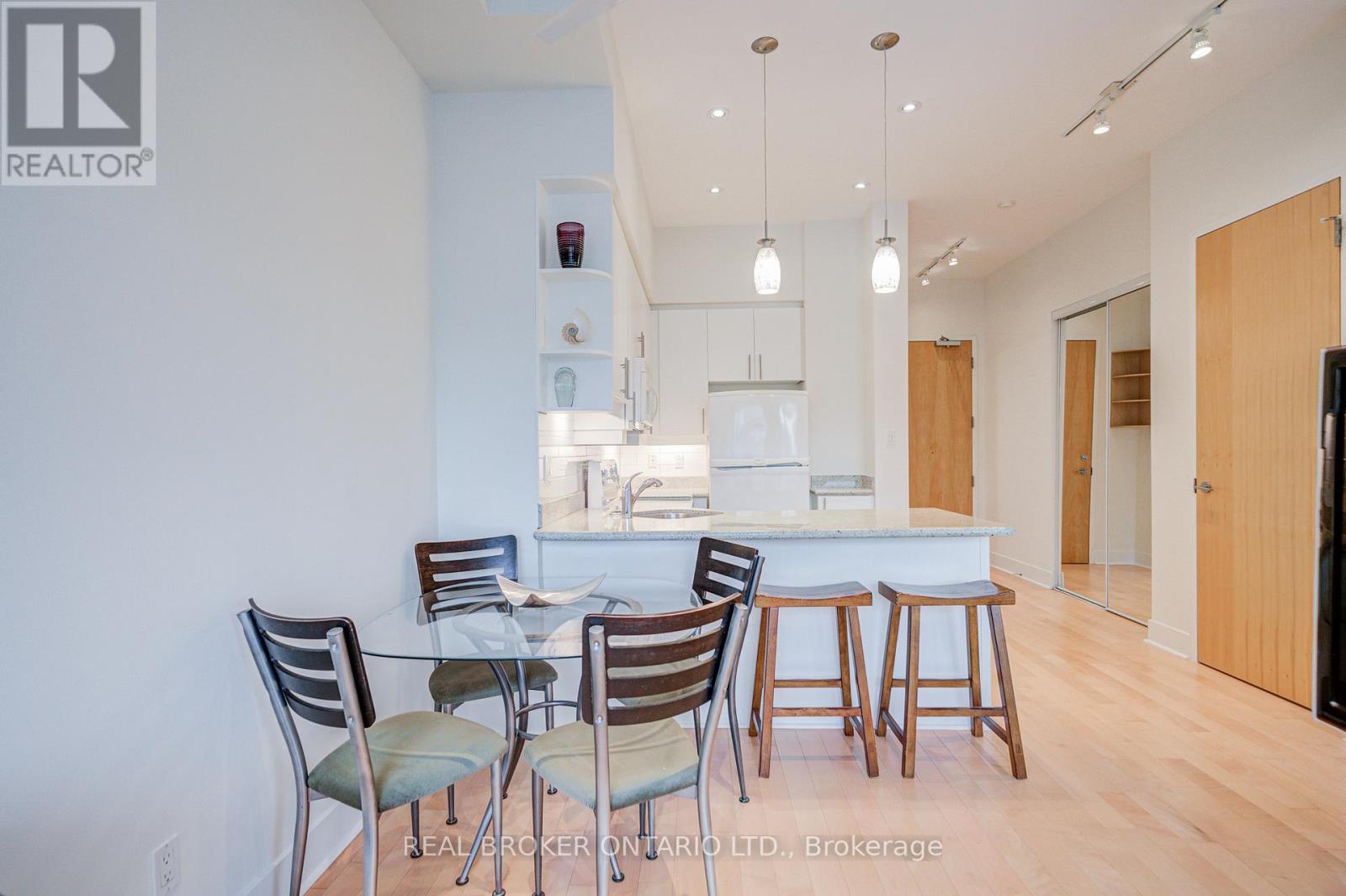 #406 562 EGLINTON AVENUE E - 15