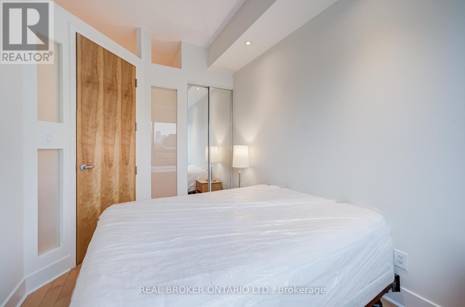 #406 562 EGLINTON AVENUE E - 20