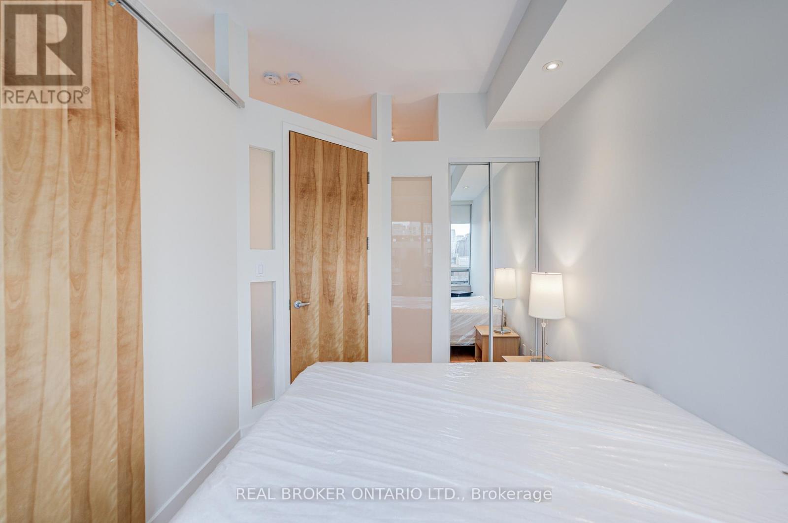 #406 562 EGLINTON AVENUE E - 21