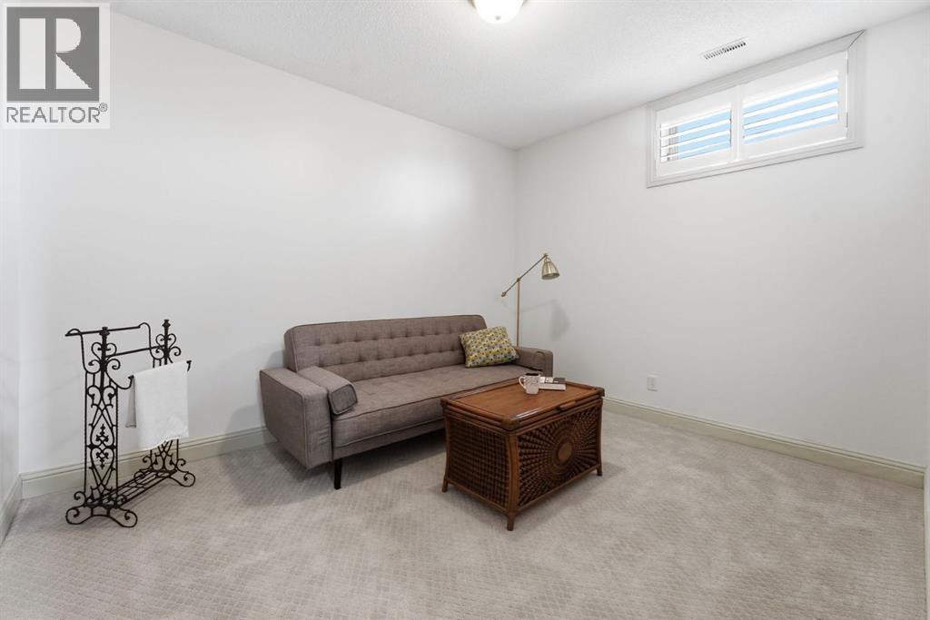 Single Family House Bungalow for Sale in  Edgeland Close NW Edgemont Calgary 