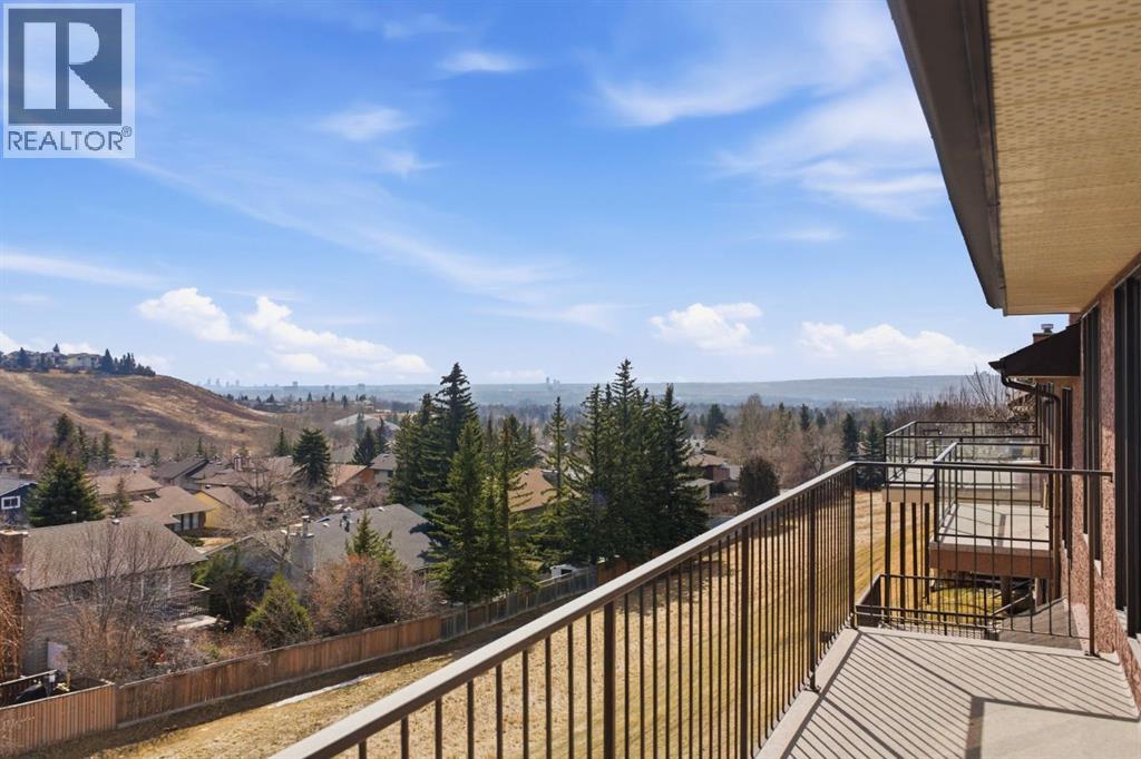 Single Family House Bungalow for Sale in  Edgeland Close NW Edgemont Calgary 