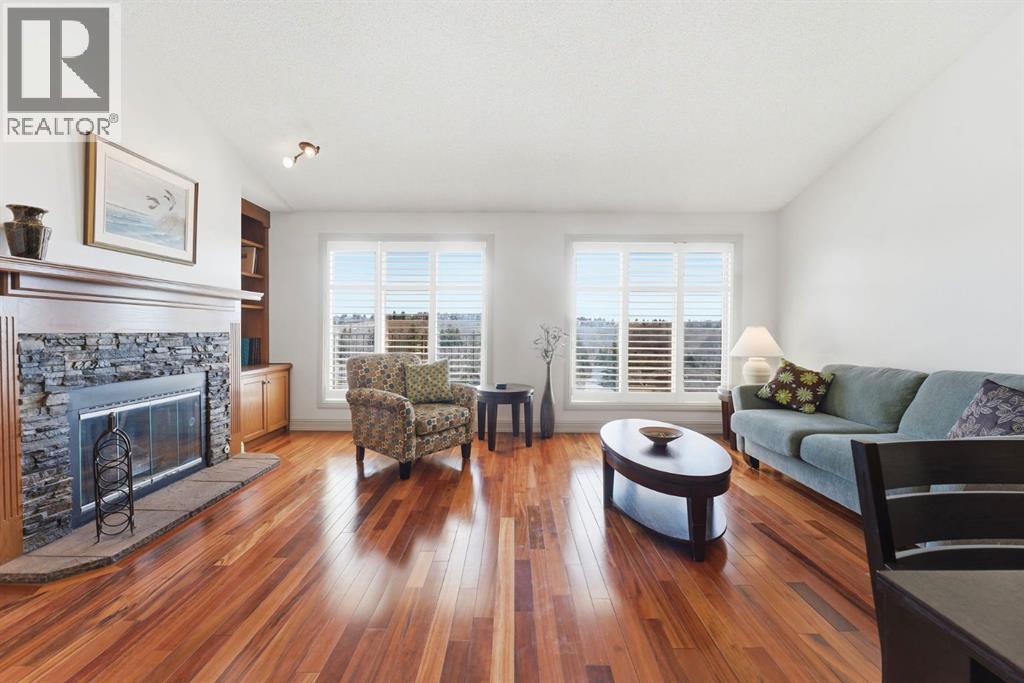 Single Family House Bungalow for Sale in  Edgeland Close NW Edgemont Calgary 