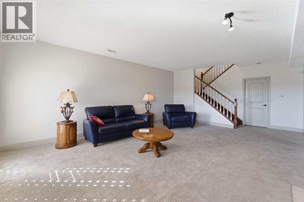 Single Family House Bungalow for Sale in  Edgeland Close NW Edgemont Calgary 