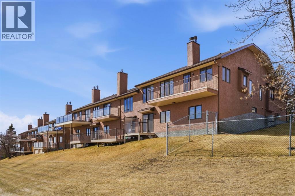 Single Family House Bungalow for Sale in  Edgeland Close NW Edgemont Calgary 