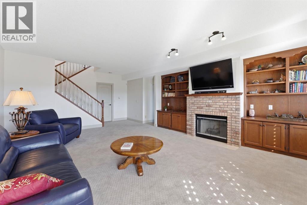 Single Family House Bungalow for Sale in  Edgeland Close NW Edgemont Calgary 