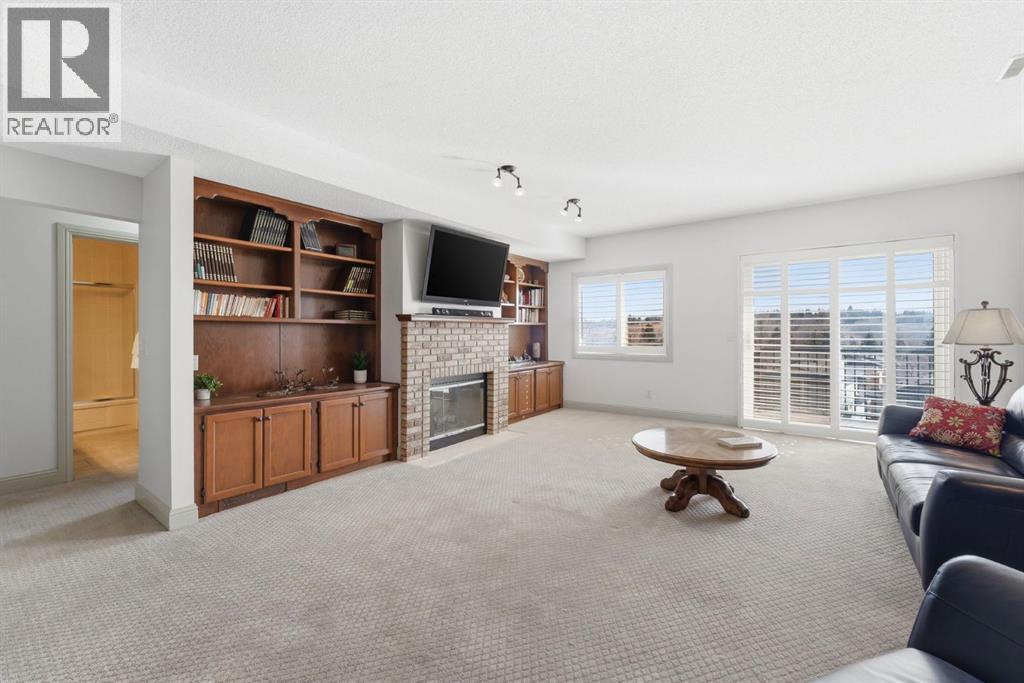 Single Family House Bungalow for Sale in  Edgeland Close NW Edgemont Calgary 