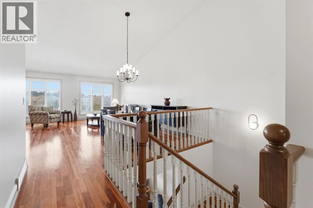 Single Family House Bungalow for Sale in  Edgeland Close NW Edgemont Calgary 