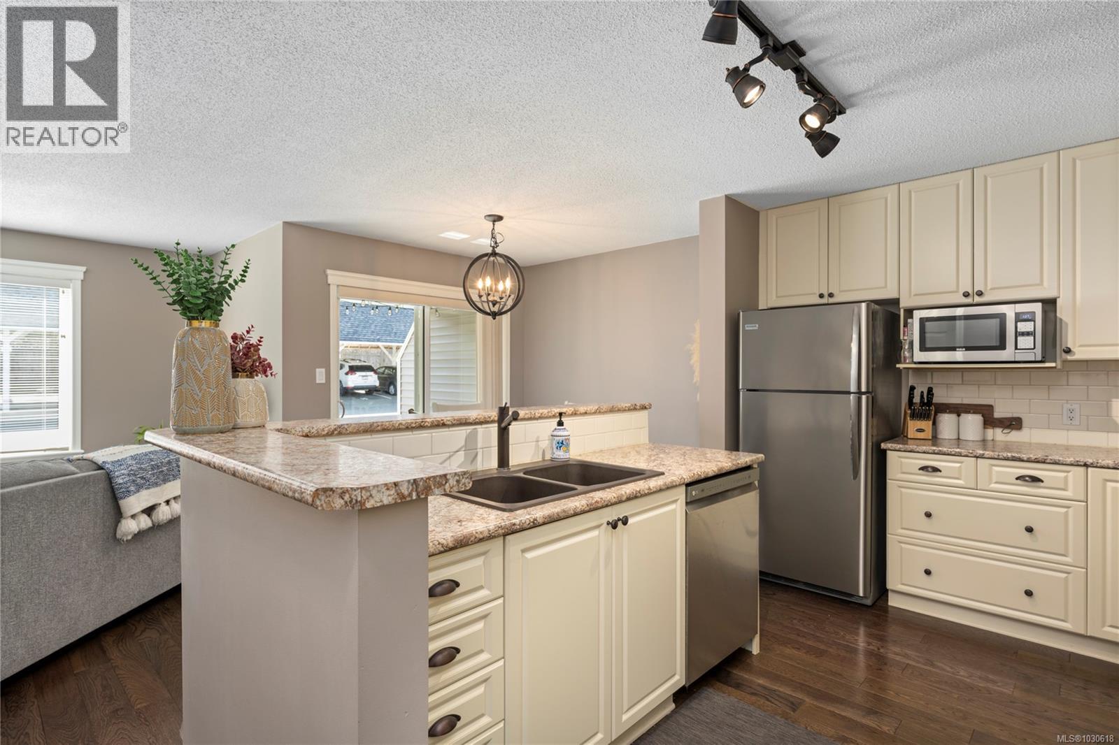 101 302 Village Way, Qualicum Beach