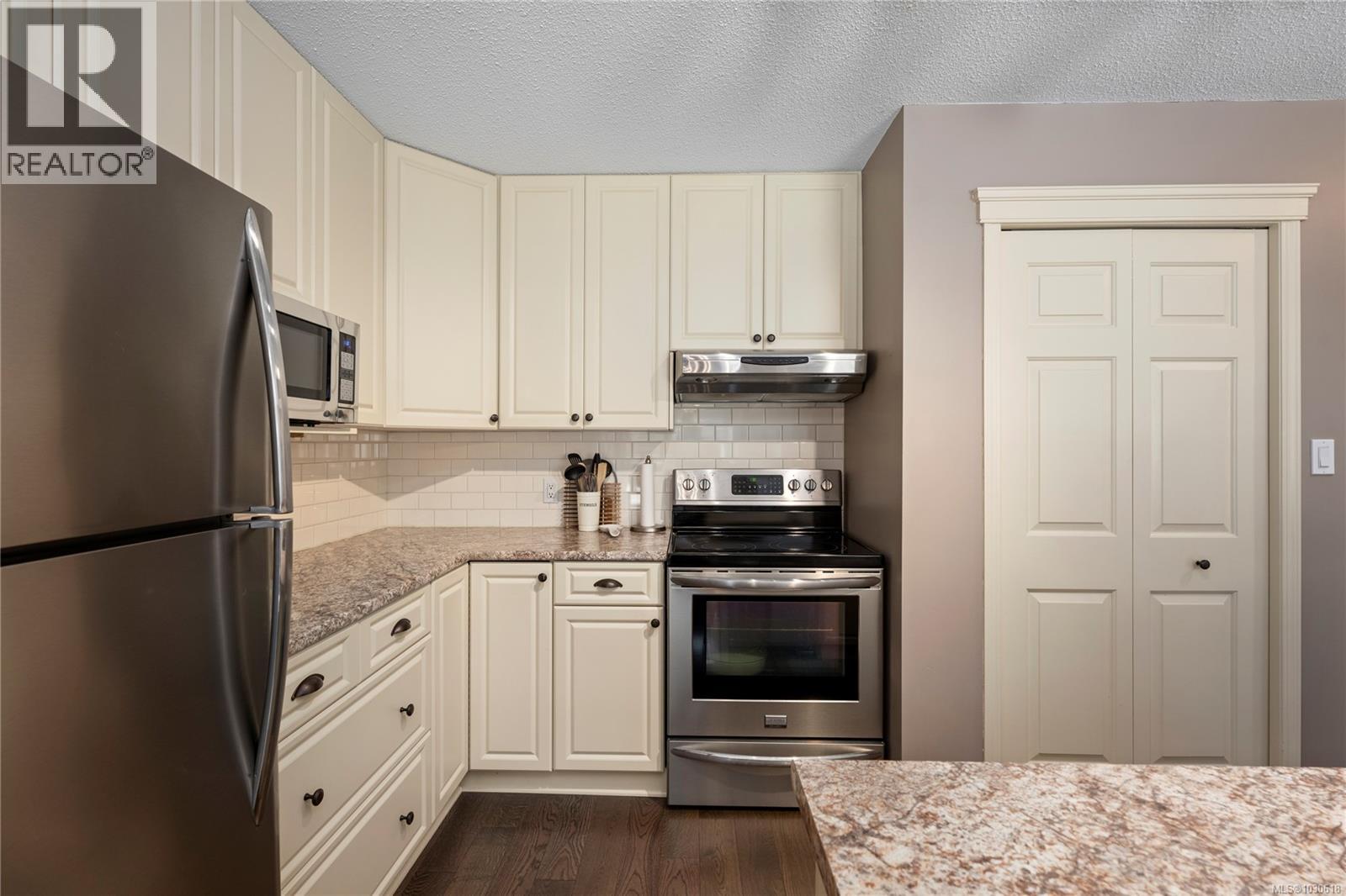 101 302 Village Way, Qualicum Beach