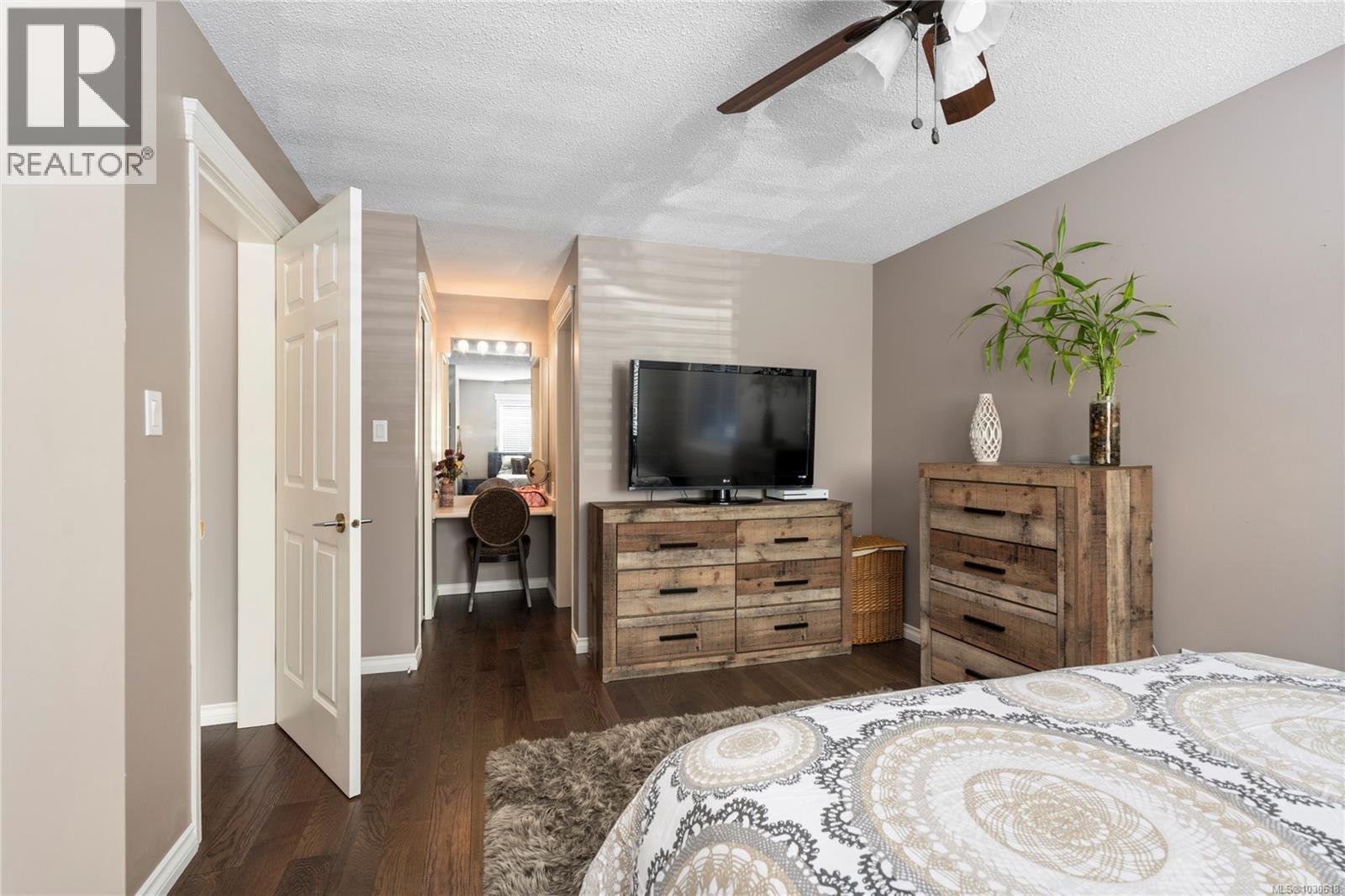 101 302 Village Way, Qualicum Beach