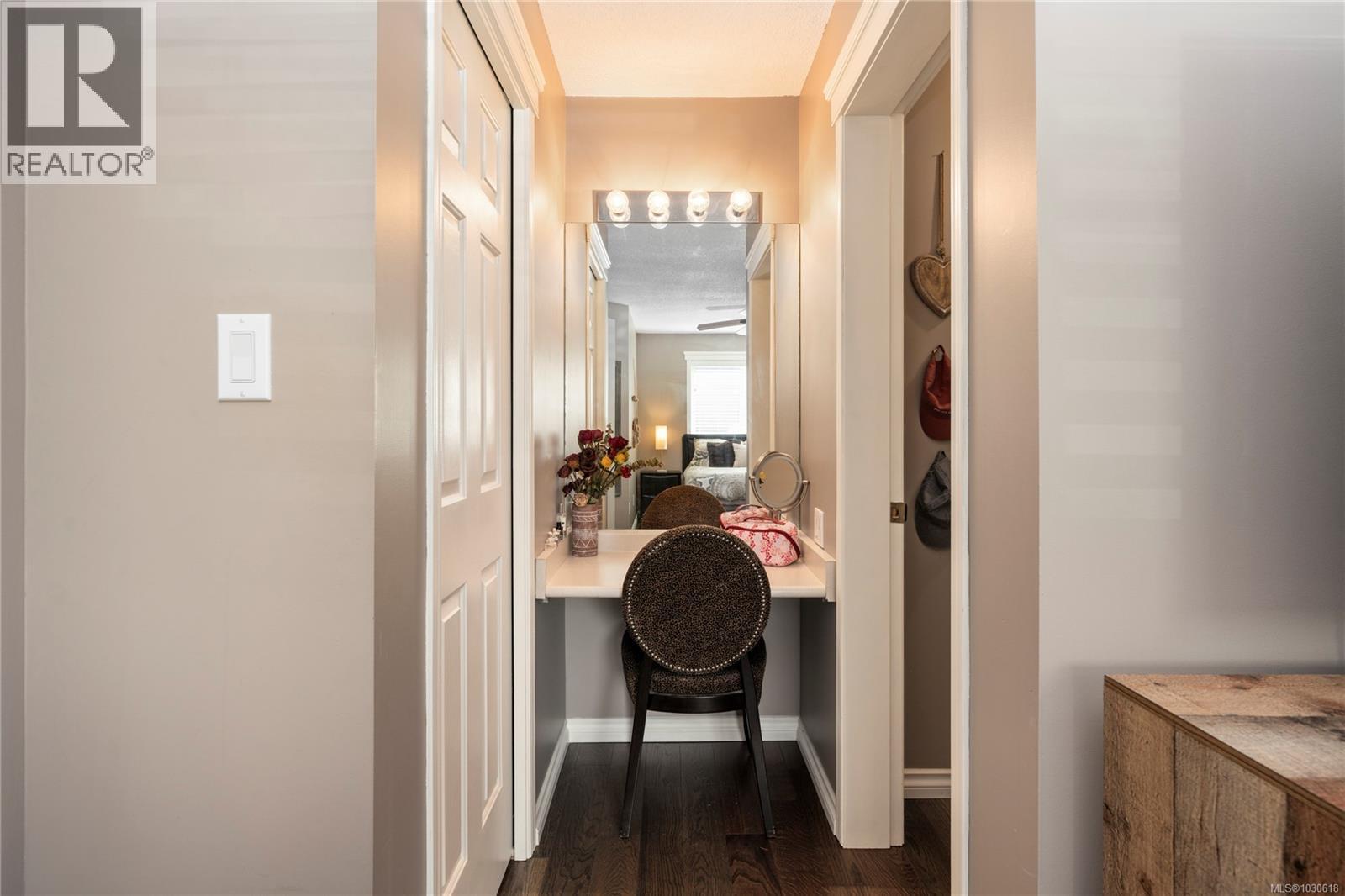 101 302 Village Way, Qualicum Beach