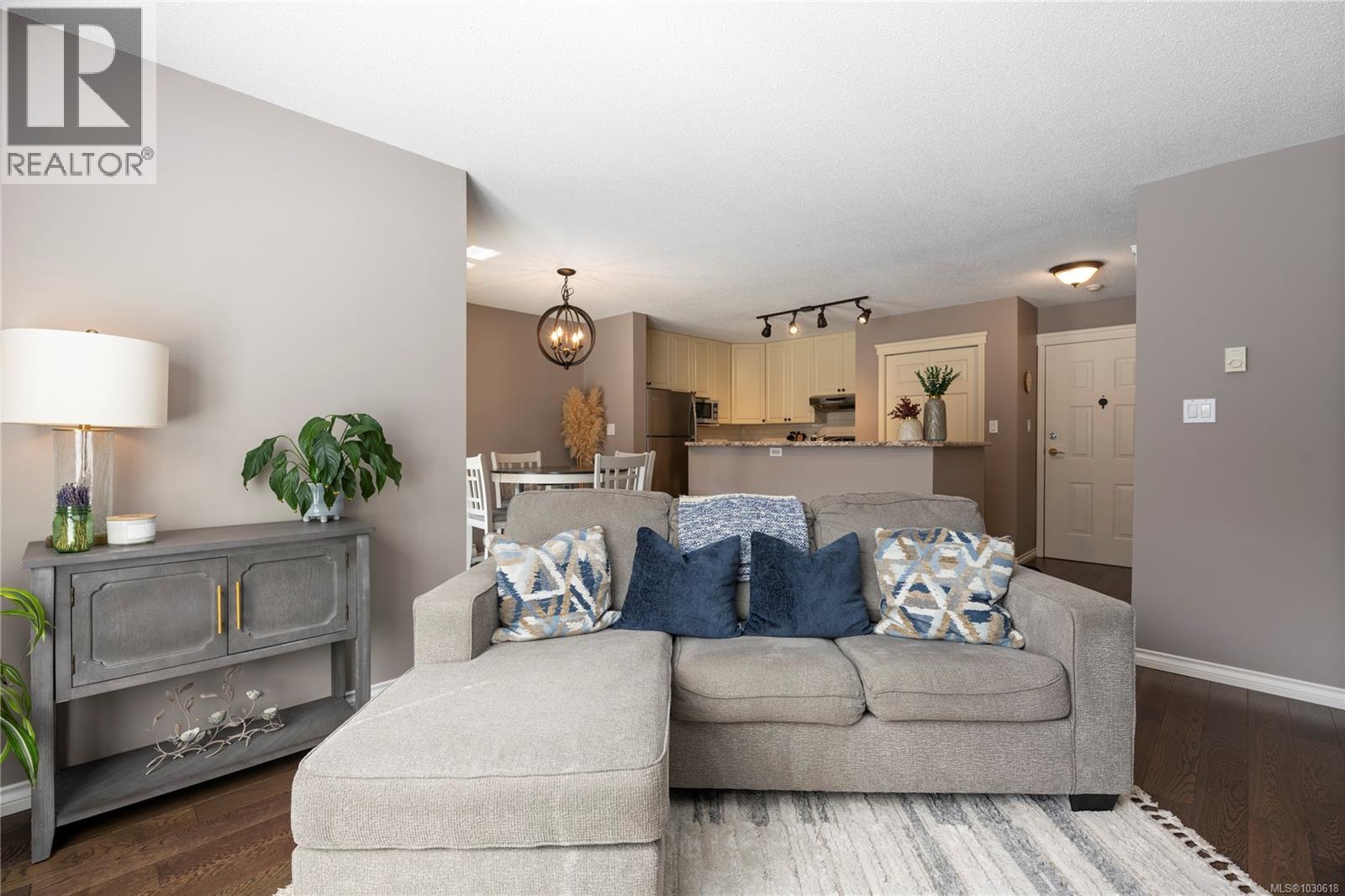 101 302 Village Way, Qualicum Beach