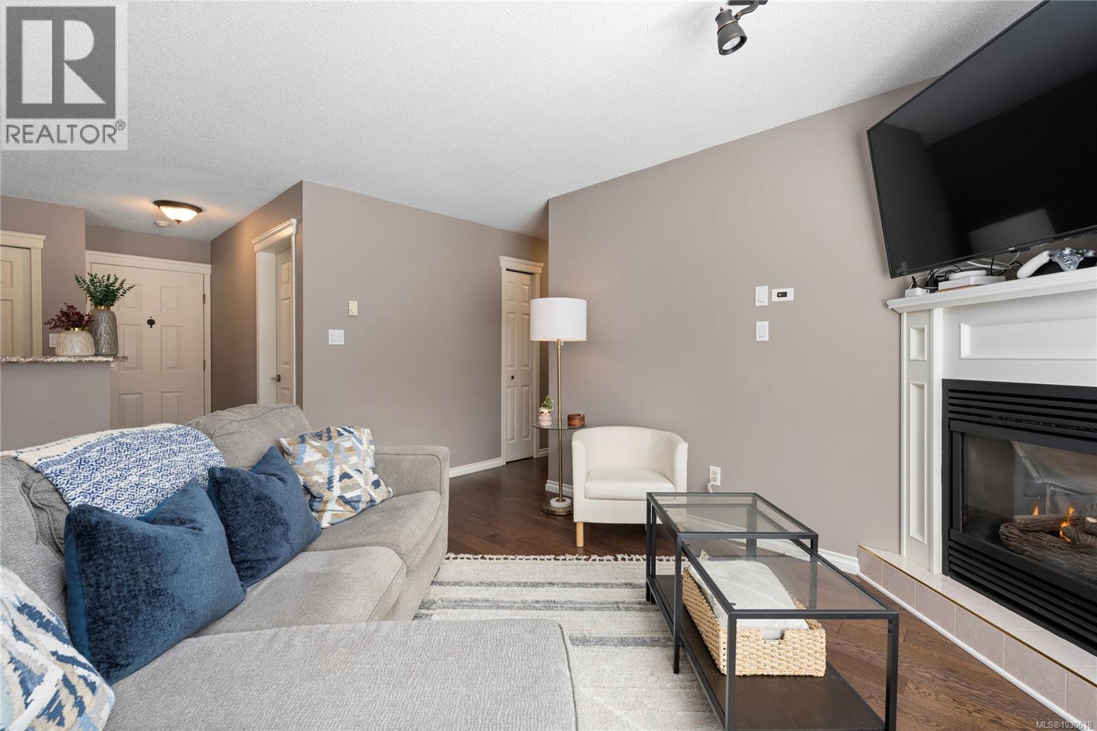 101 302 Village Way, Qualicum Beach