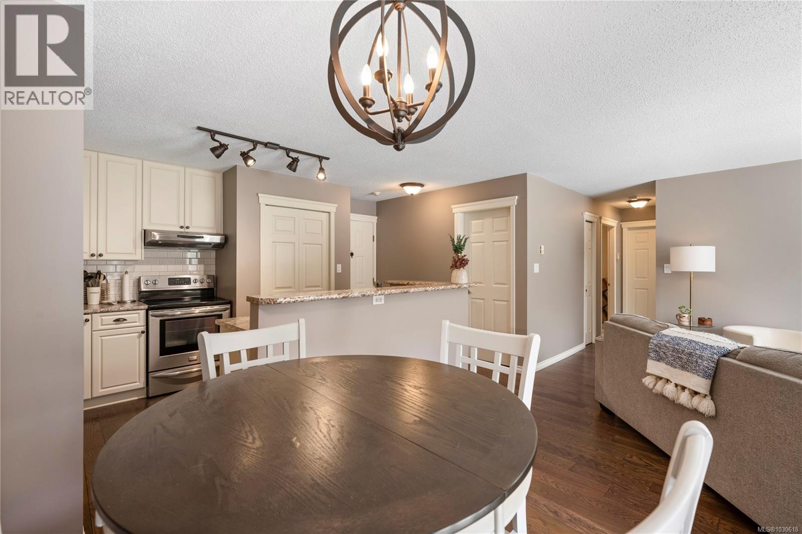 101 302 Village Way, Qualicum Beach