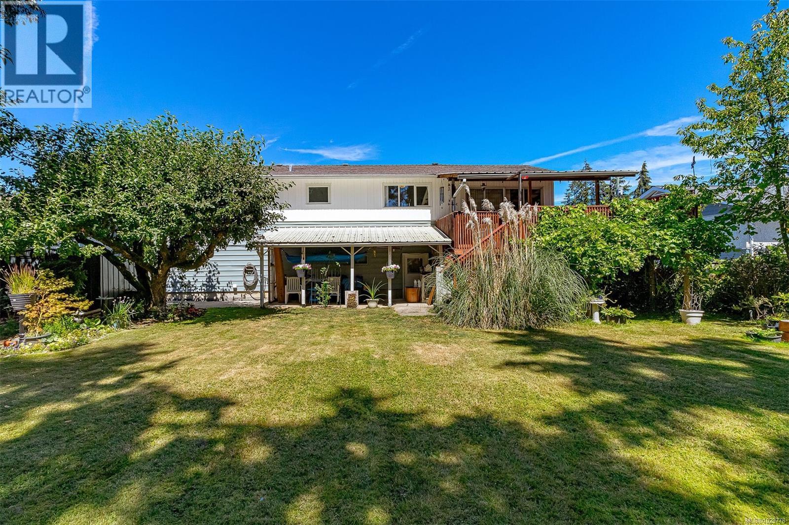 164 Stanford Ave W, Parksville