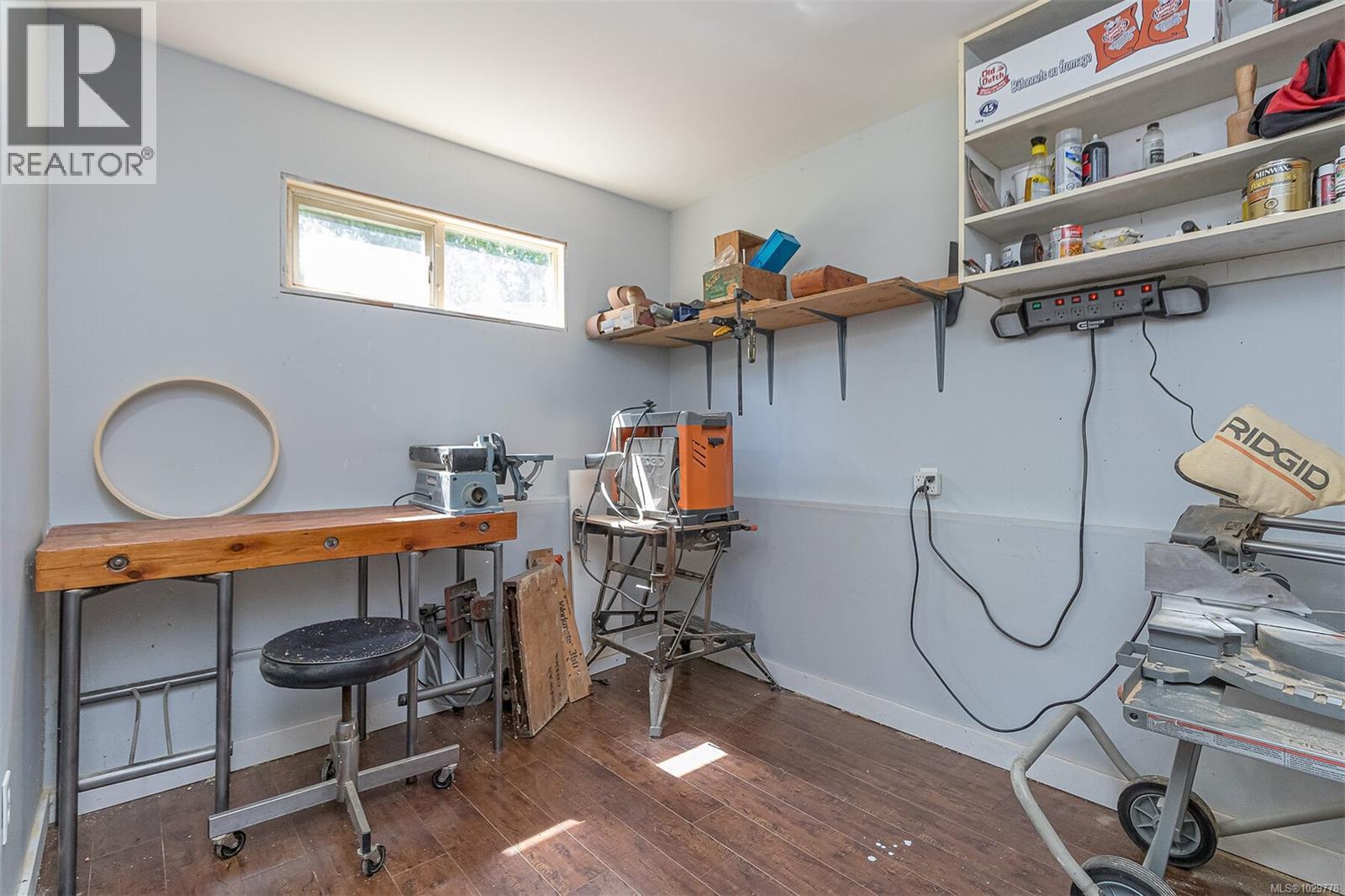 164 Stanford Ave W, Parksville