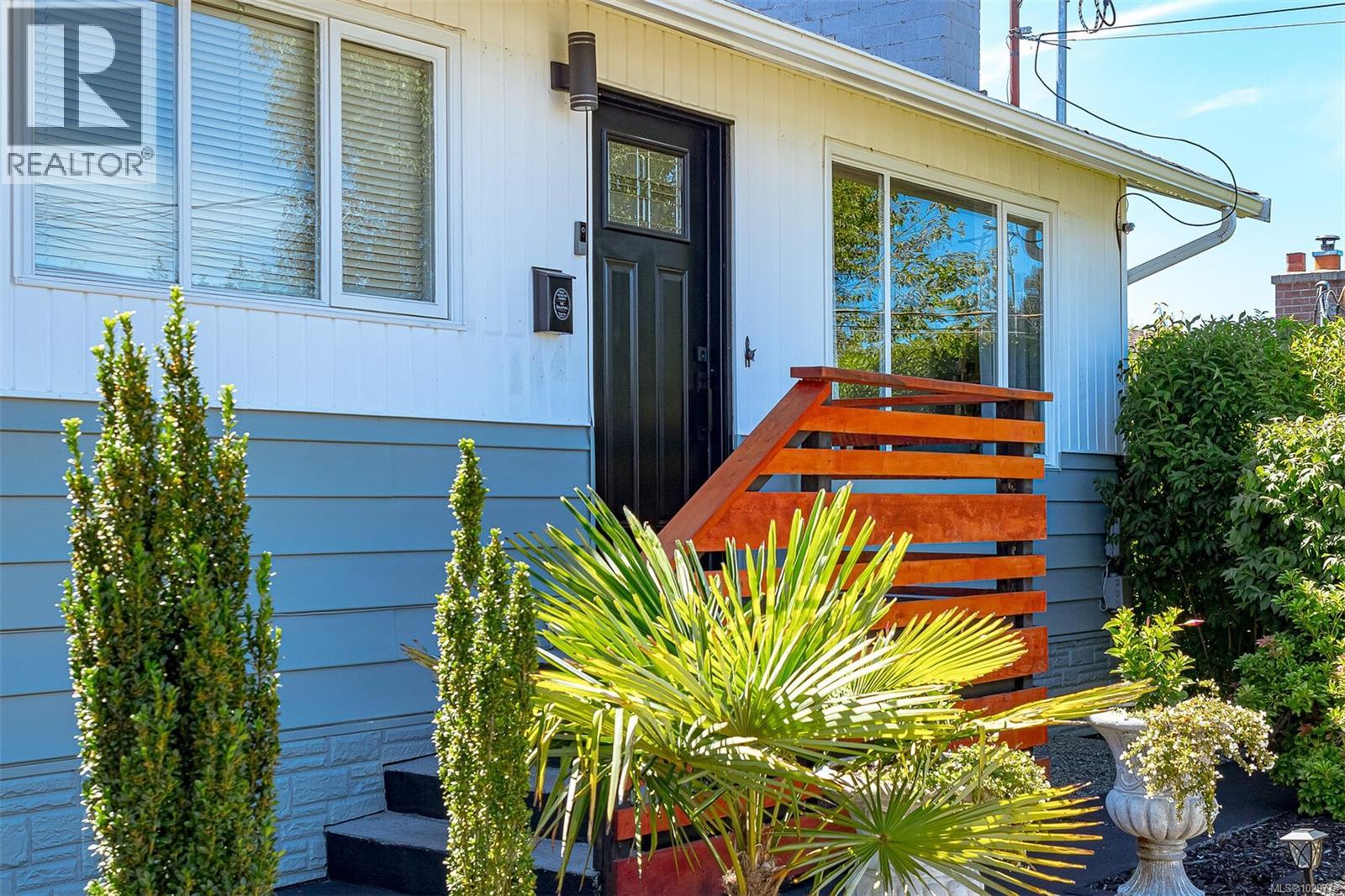 164 Stanford Ave W, Parksville