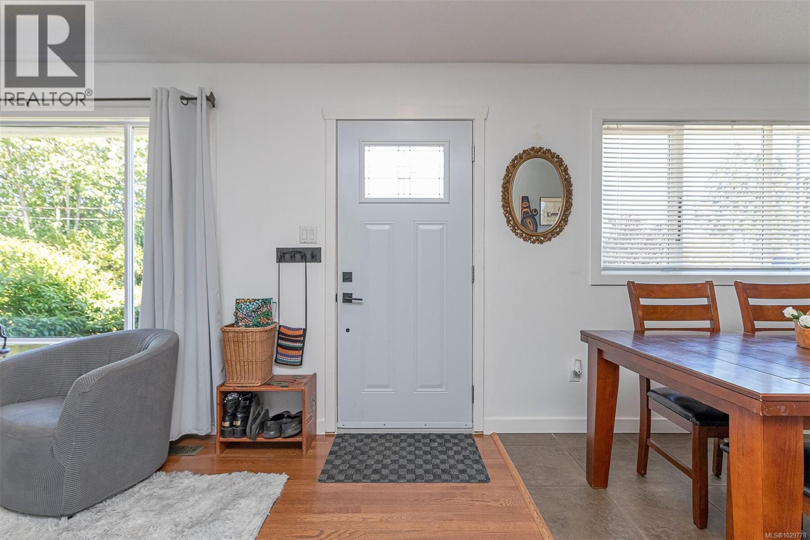 164 Stanford Ave W, Parksville