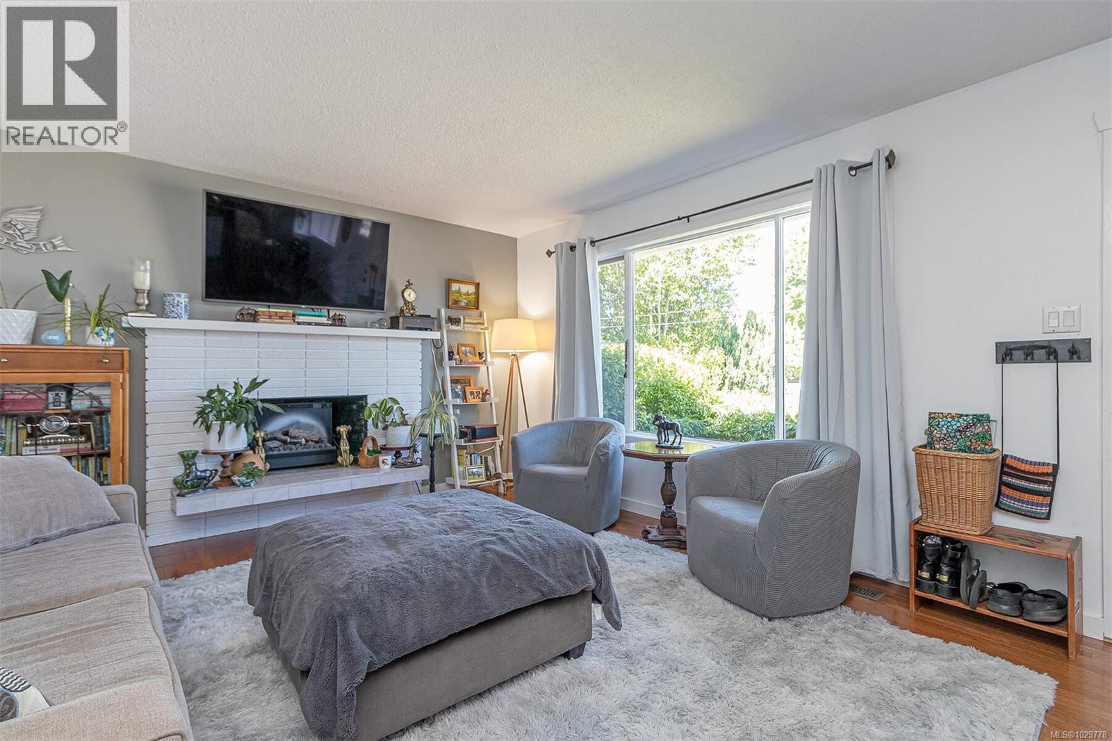 164 Stanford Ave W, Parksville